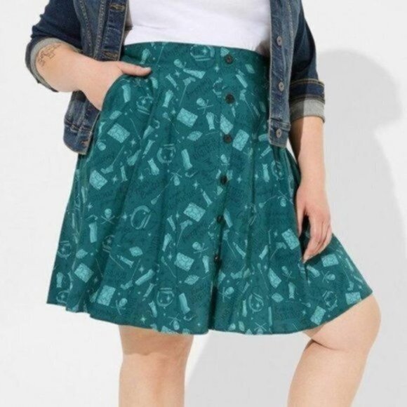 torrid Dresses & Skirts - NEW NWT TORRID 2 Plus Size Disney Hocus Pocus Mini Challis Button Front Skirt 2X